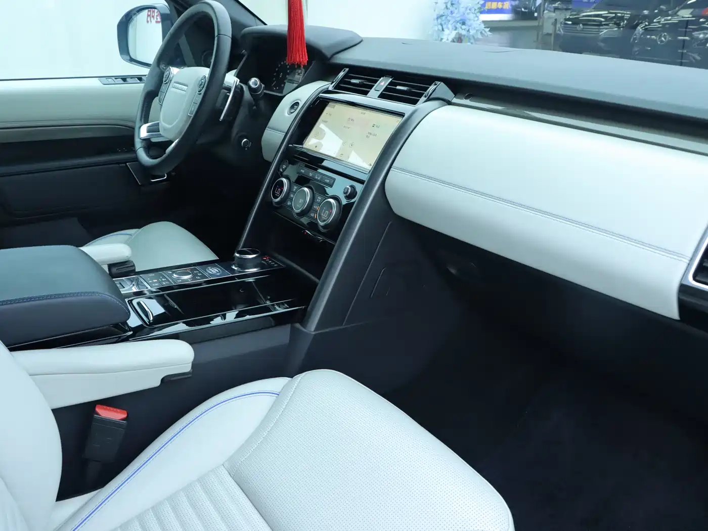 Land Rover Discovery 2018 3.0 SC V6 HSE фото 9