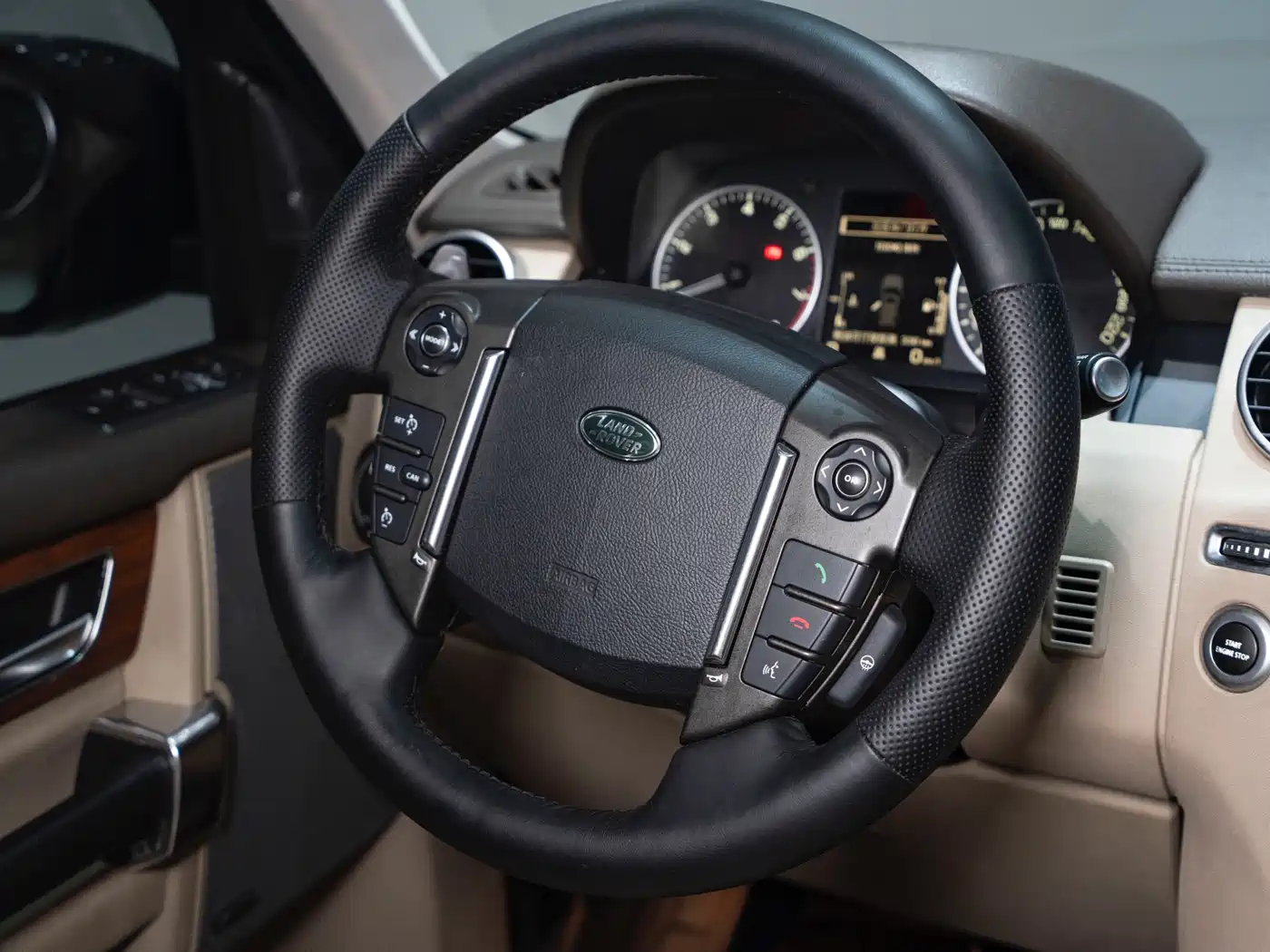 Land Rover Discovery 2015 3.0 SC V6 SE фото 7
