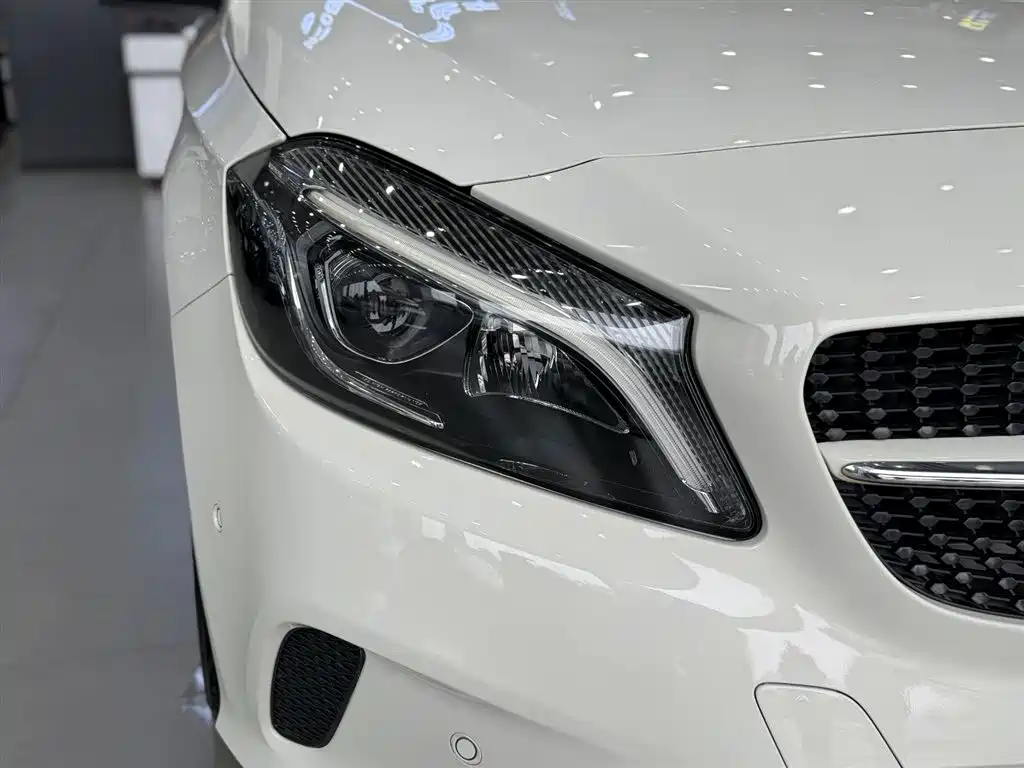 Mercedes-Benz A-Class (Import) 2017 Facelift A 200 Dynamic фото 9