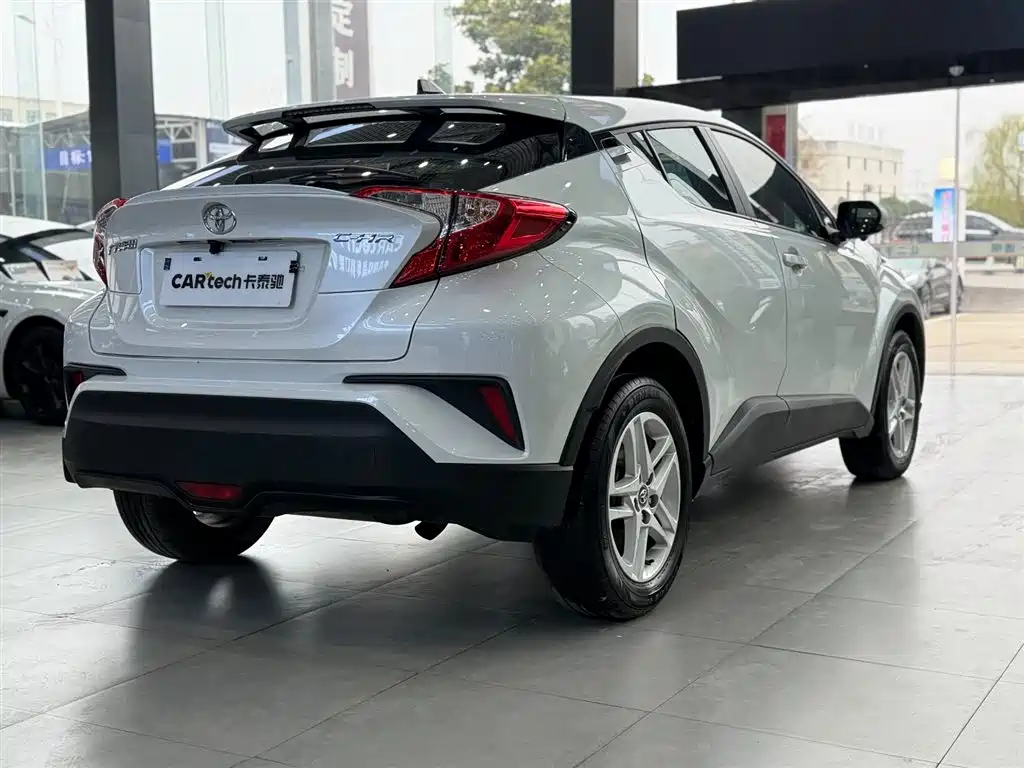 Toyota C-HR 2021 2.0L Comfort Edition фото 6