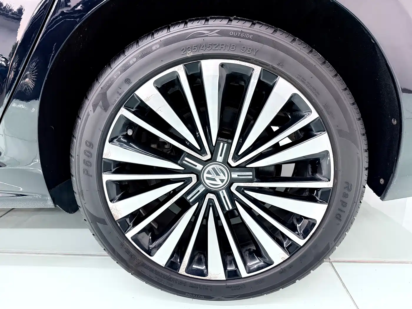 Volkswagen Passat 2020 330TSI Luxury Edition China VI фото 23