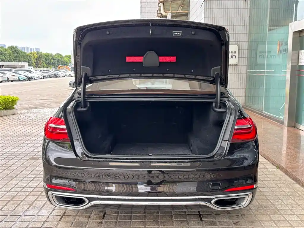 BMW 7 Series 2017 750Li xDrive Customized Edition (4-Seater) фото 38