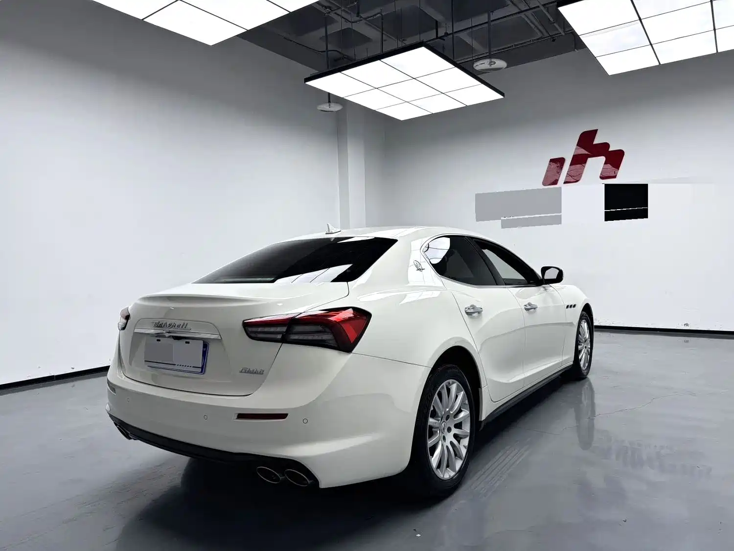 Photo 8 - Maserati Ghibli