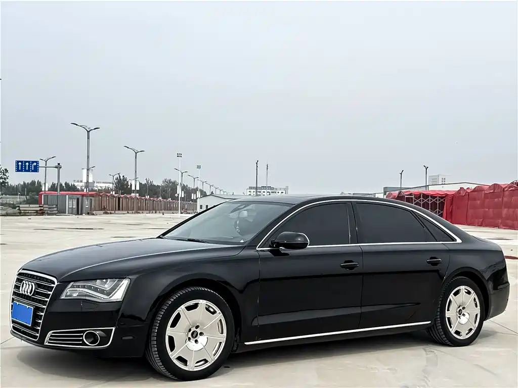 Фото 4 - Audi A8
