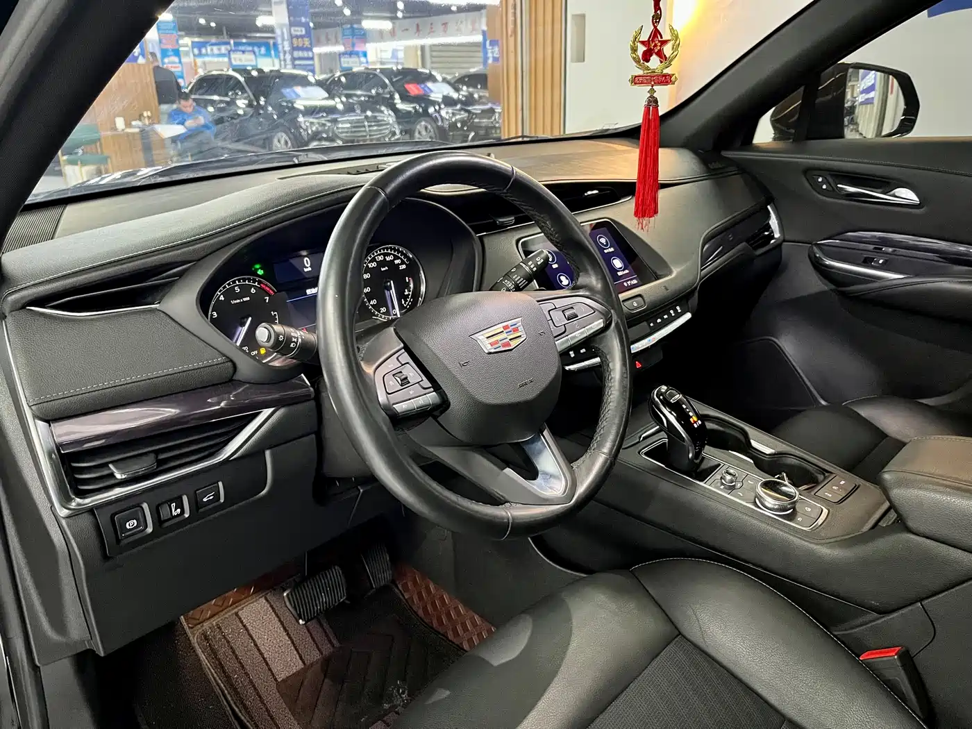 CADILLAC XT4