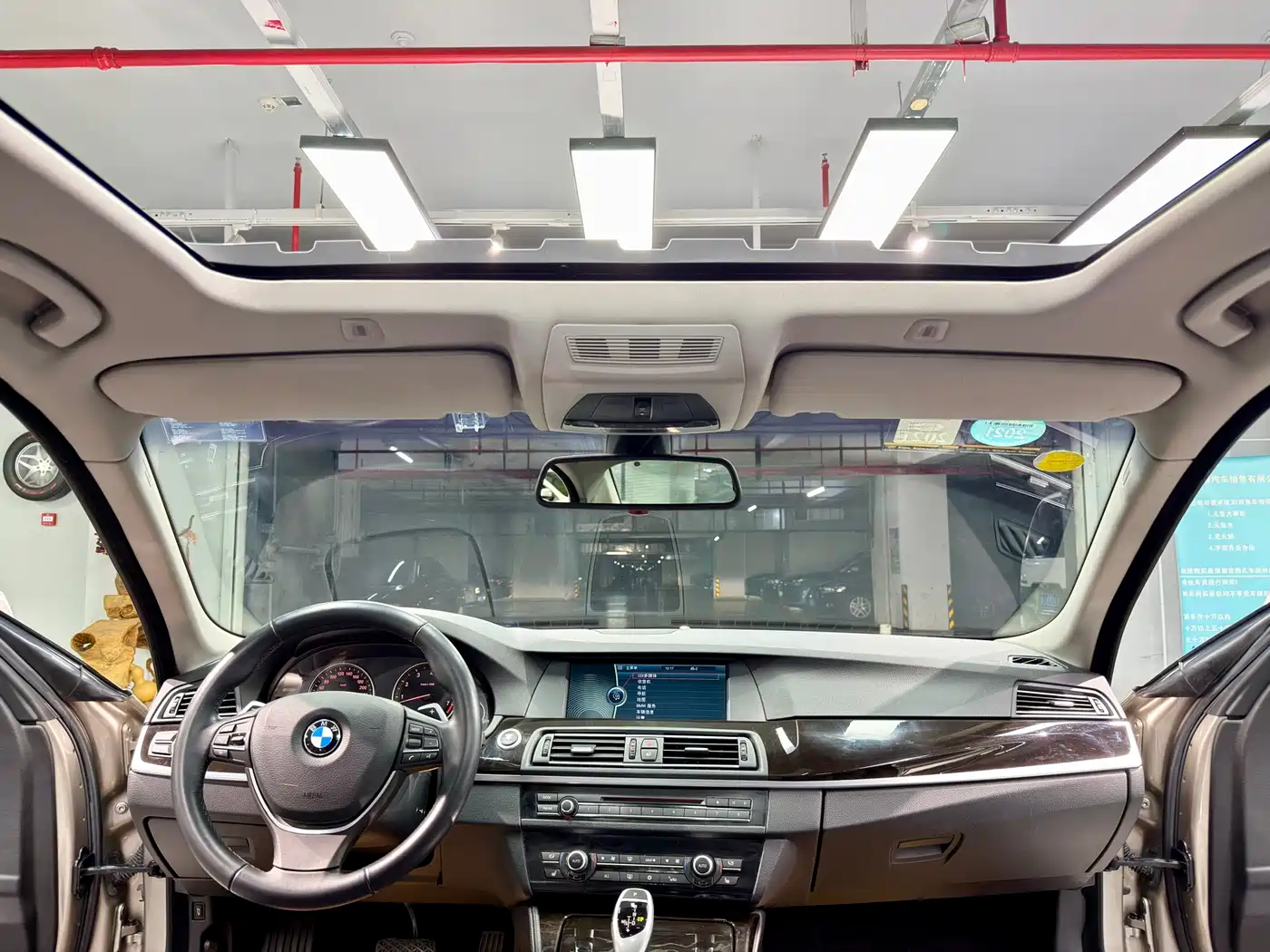 BMW 5 Series (Import) 2011 535i Luxury Sport фото 9