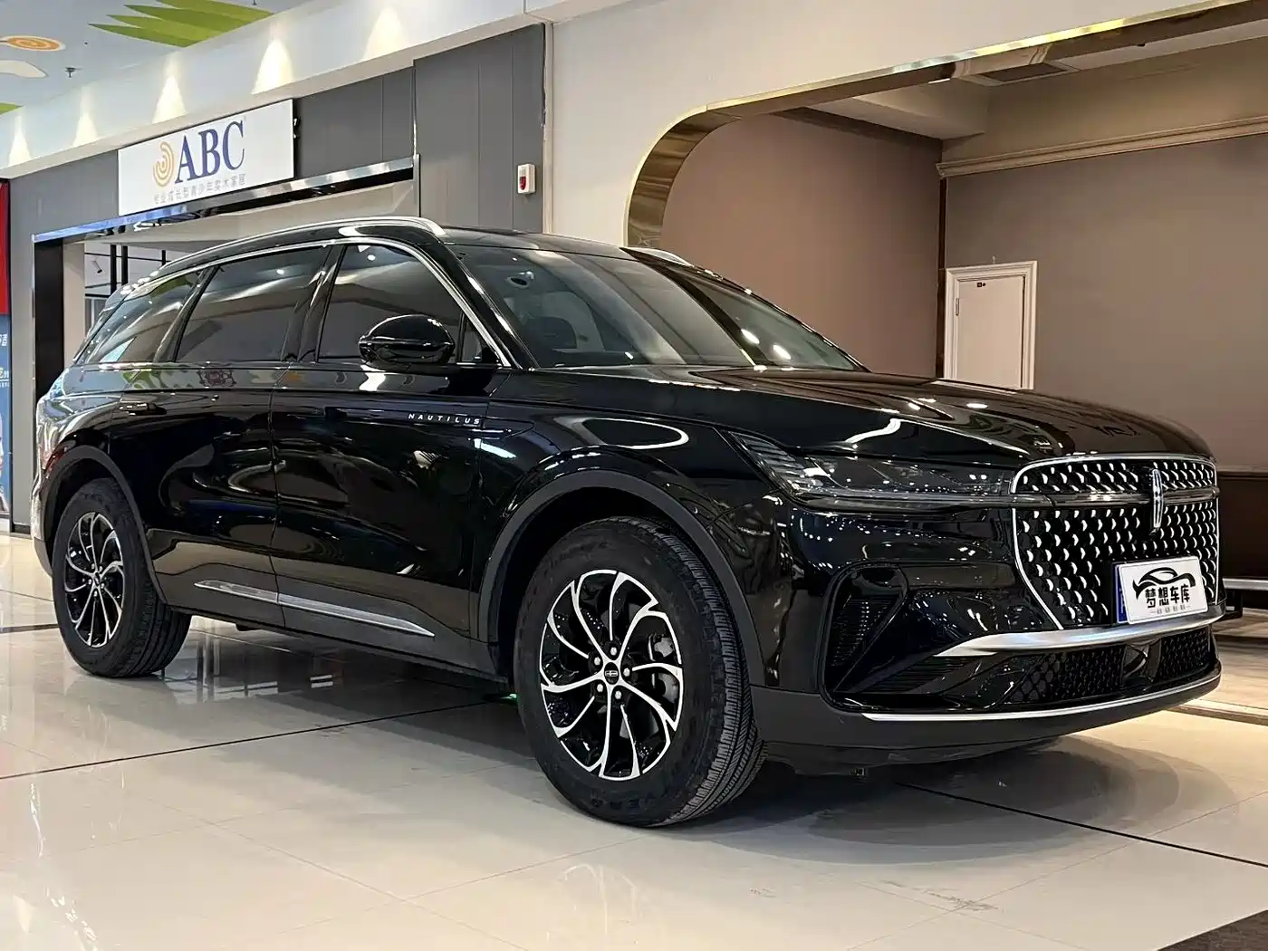 Lincoln Nautilus 2025 2.0T AWD Zunxiang Edition фото 3