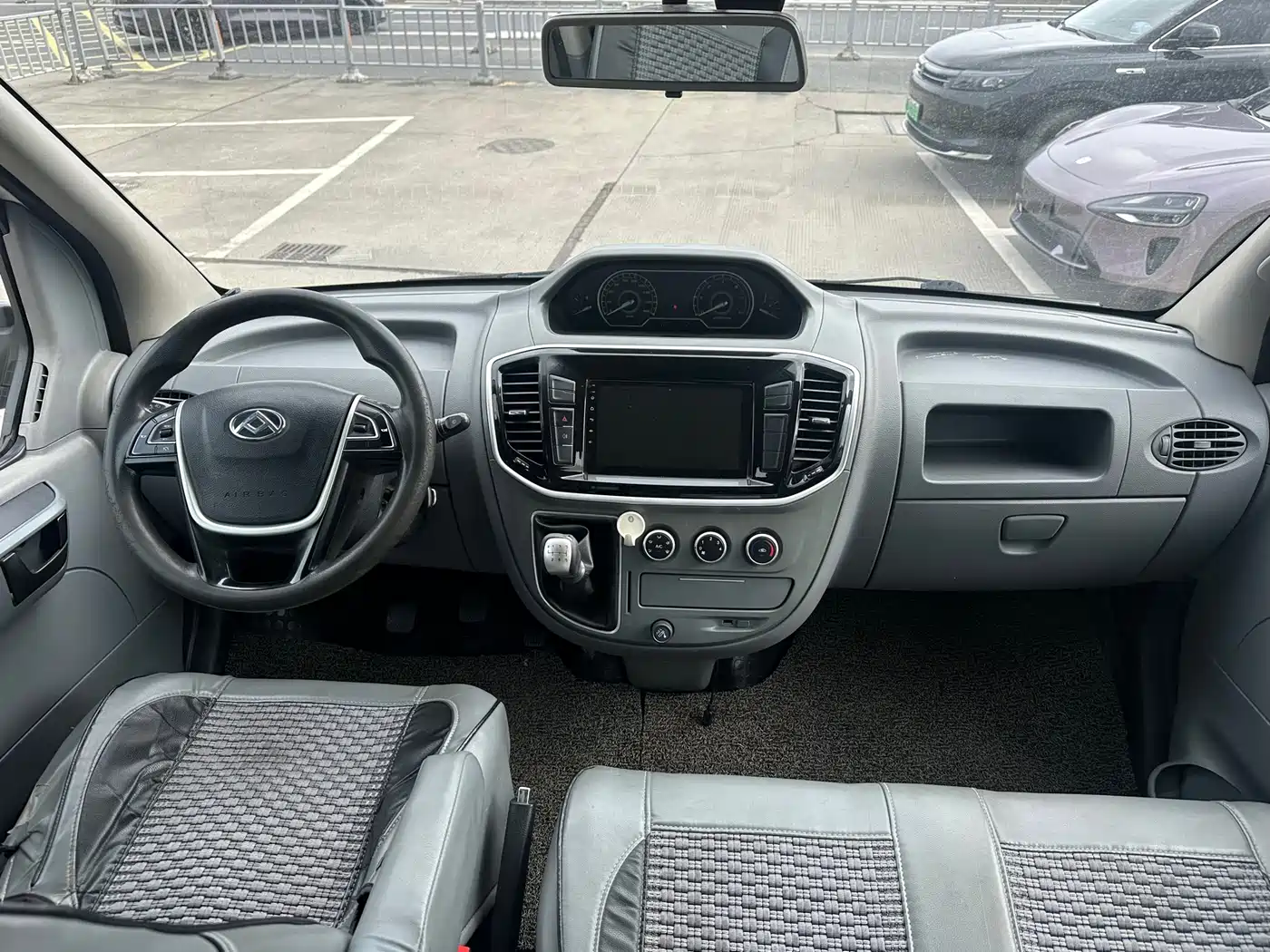 SAIC Maxus Xintu V80 2019 2.5T Classic 6-speed manual Aoyuntong modified short wheelbase ultra-low roof 5/6-seater фото 8
