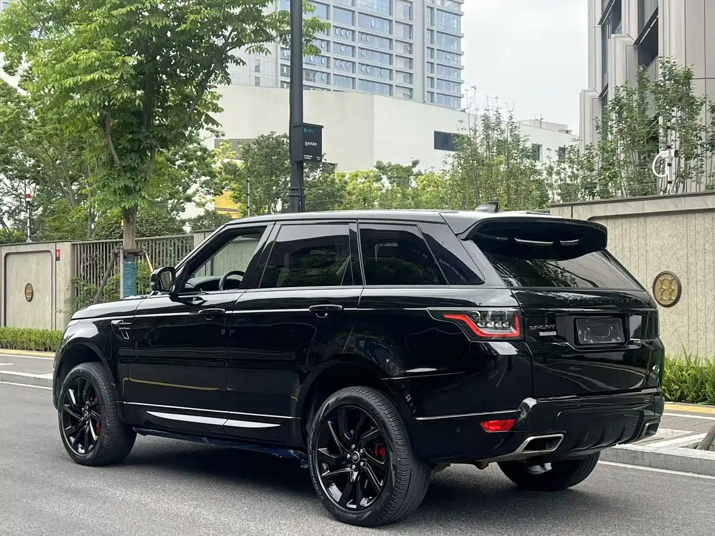 Land Rover Range Rover Sport 2018 3.0 SC V6 Fashion Genesis DYNAMIC фото 3