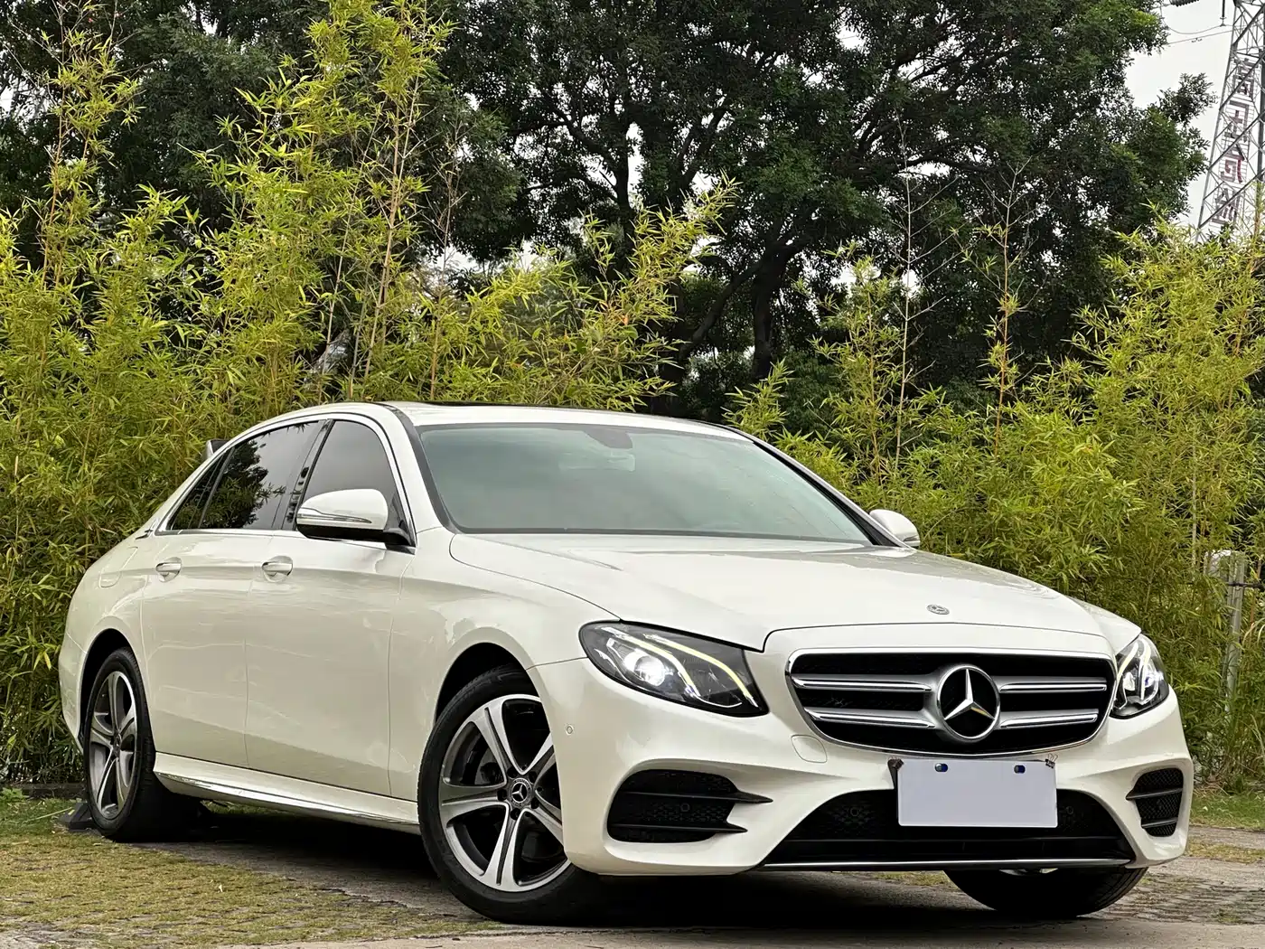 Mercedes-Benz E-Class 2018 E 200 L Sport фото 3