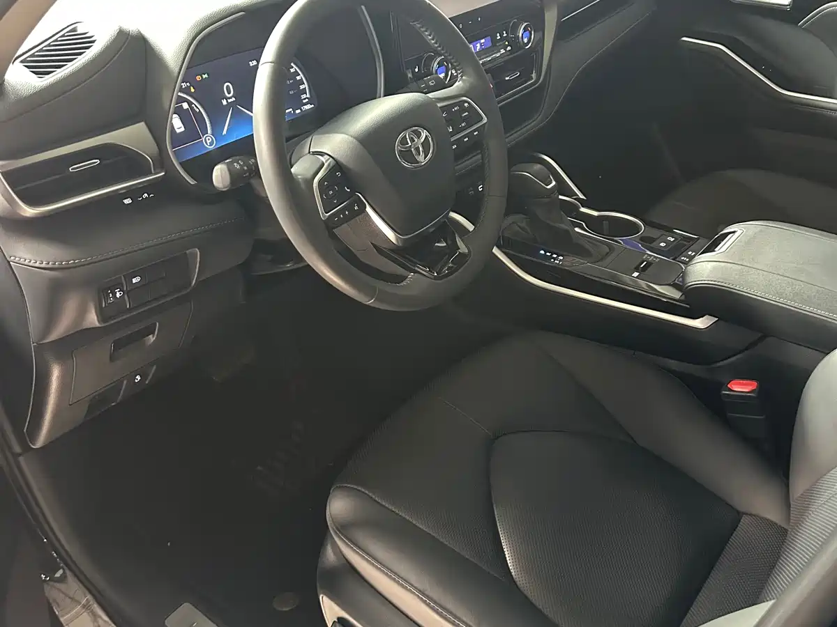 Toyota Highlander 2024 2.5L Smart Hybrid FWD Luxury 7-Seater фото 10