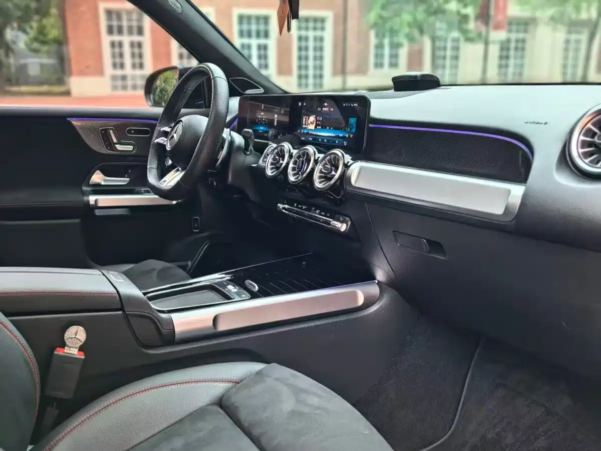 MERCEDES-BENZ GLB AMG