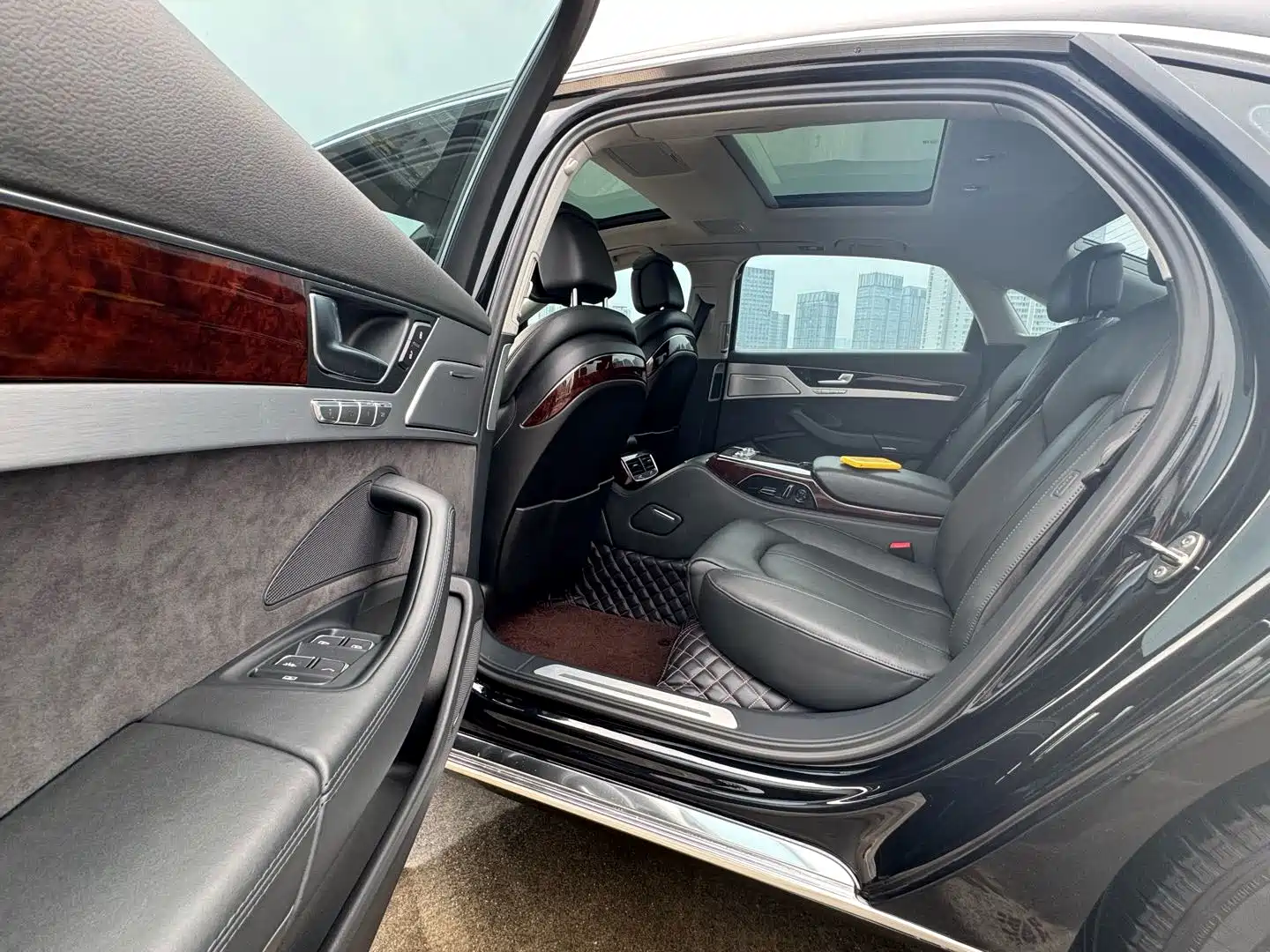 Фото 6 - Audi A8