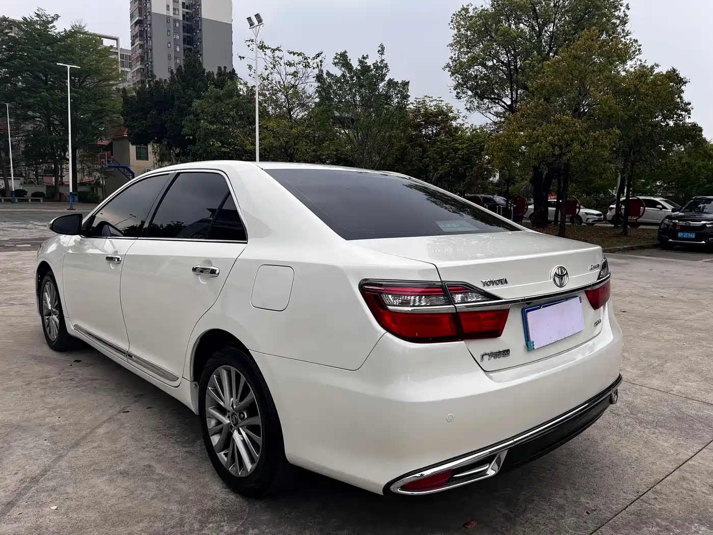 Toyota Camry 2016 2.5G 10th Anniversary Luxury Navigation Edition фото 6