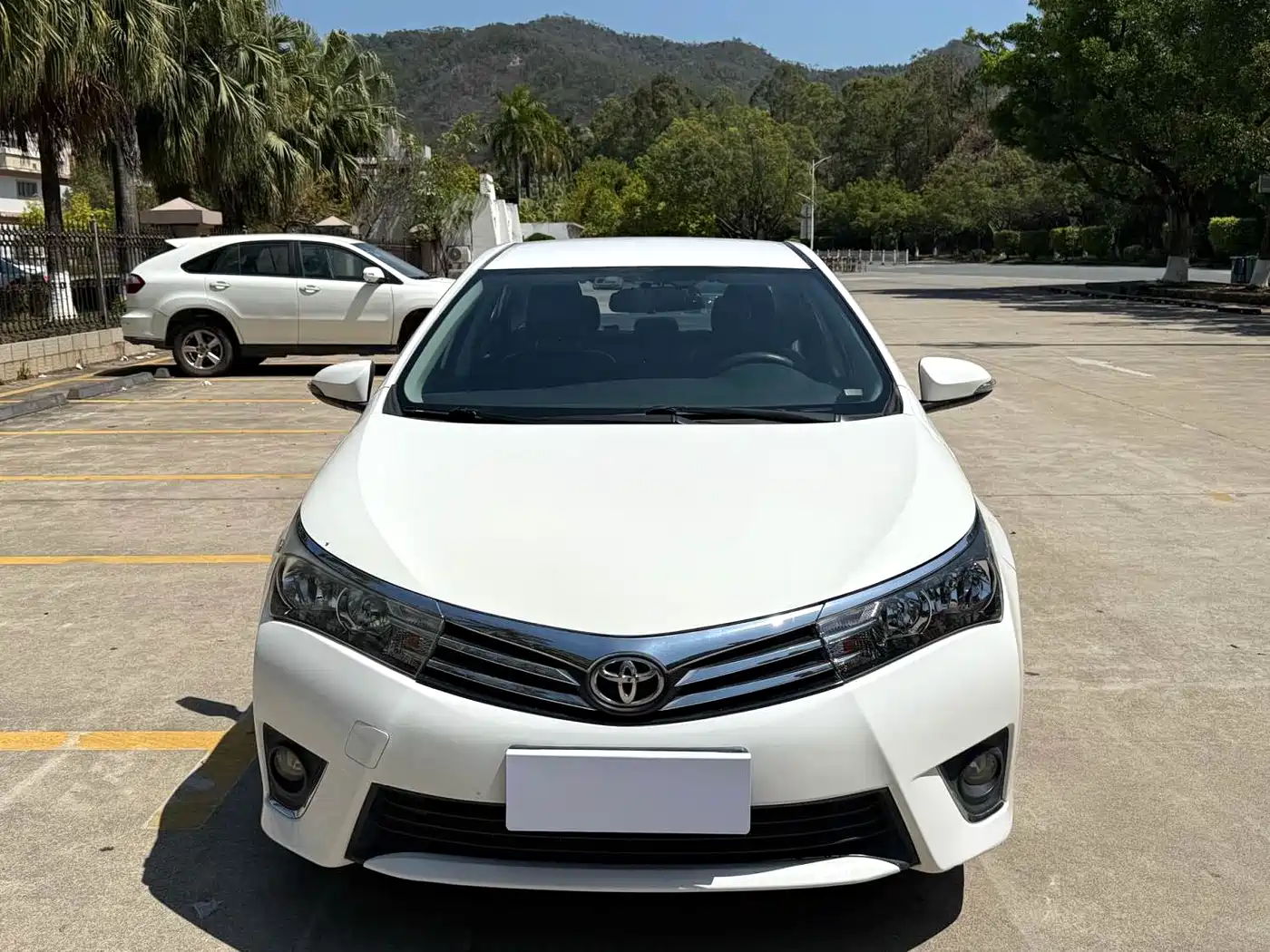 Toyota Corolla 2014 1.6L CVT GL фото 2