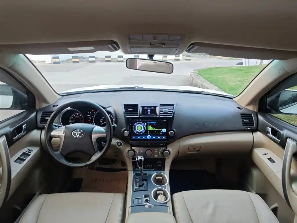 Toyota Highlander 2011 2.7L 2WD 5-seat Sport фото 4