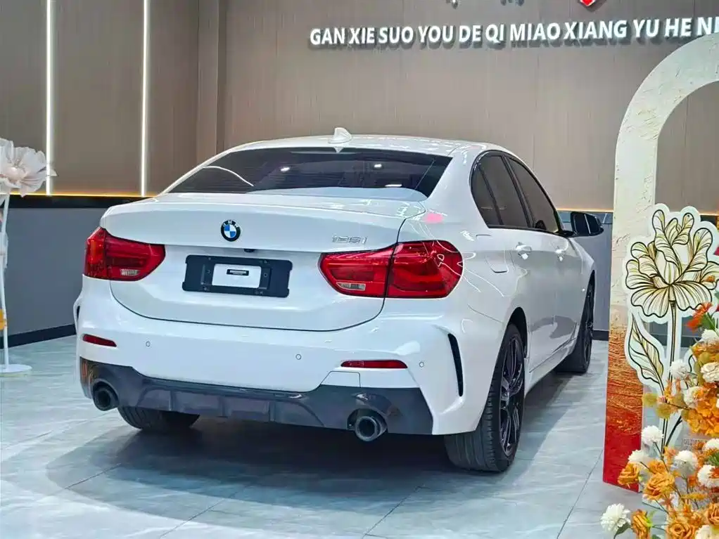 BMW 1 Series 2021 120i M Sport фото 9