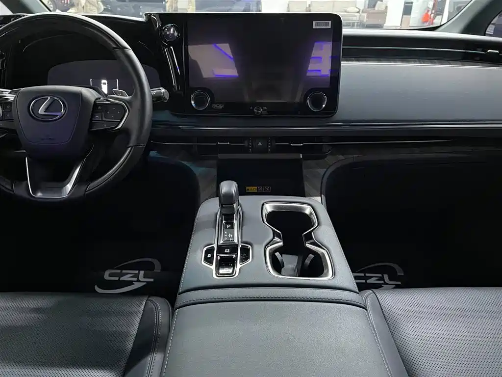 Lexus LM 2023 500h 6-Seater Prestige Edition фото 11