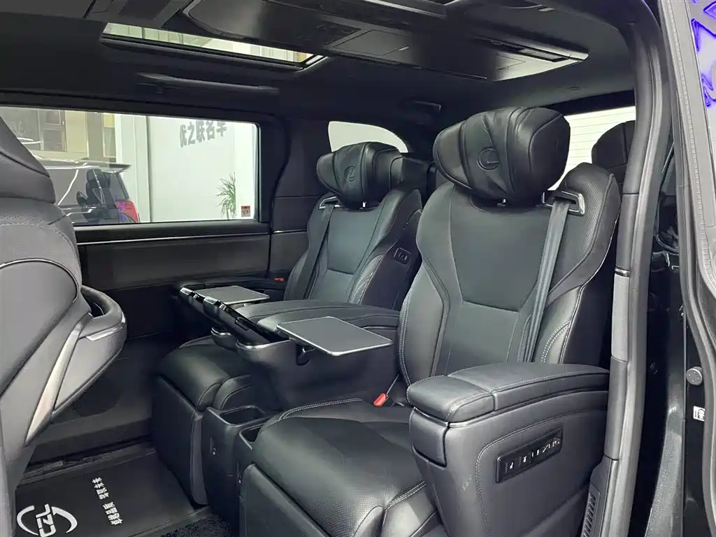 Lexus LM 2023 500h 6-Seater Prestige Edition фото 9