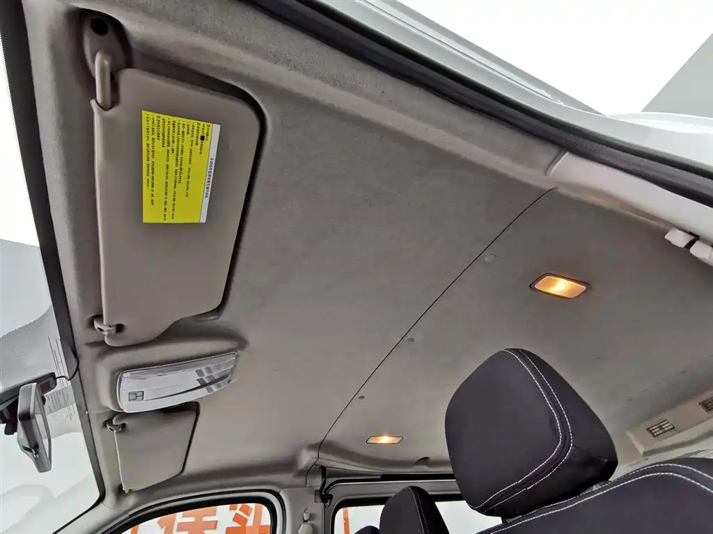 SAIC Maxus Xintu V80 2025 Value Edition Aoyun 2.0T Manual Short Wheelbase Ultra-Low Roof 127Ps 7/9-seater фото 14