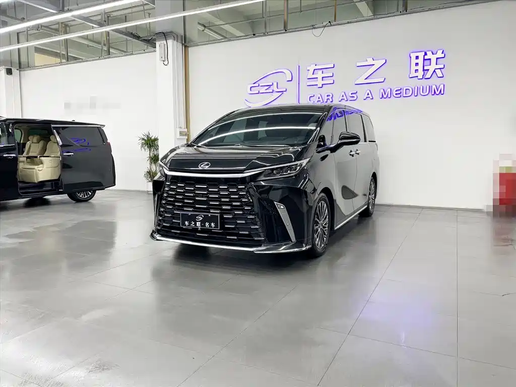 Lexus LM 2023 500h 6-Seater Prestige Edition фото 3