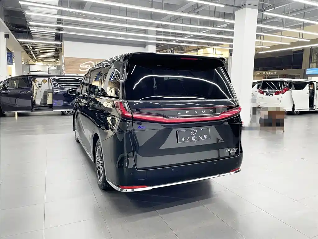 Lexus LM 2023 500h 6-Seater Prestige Edition фото 4