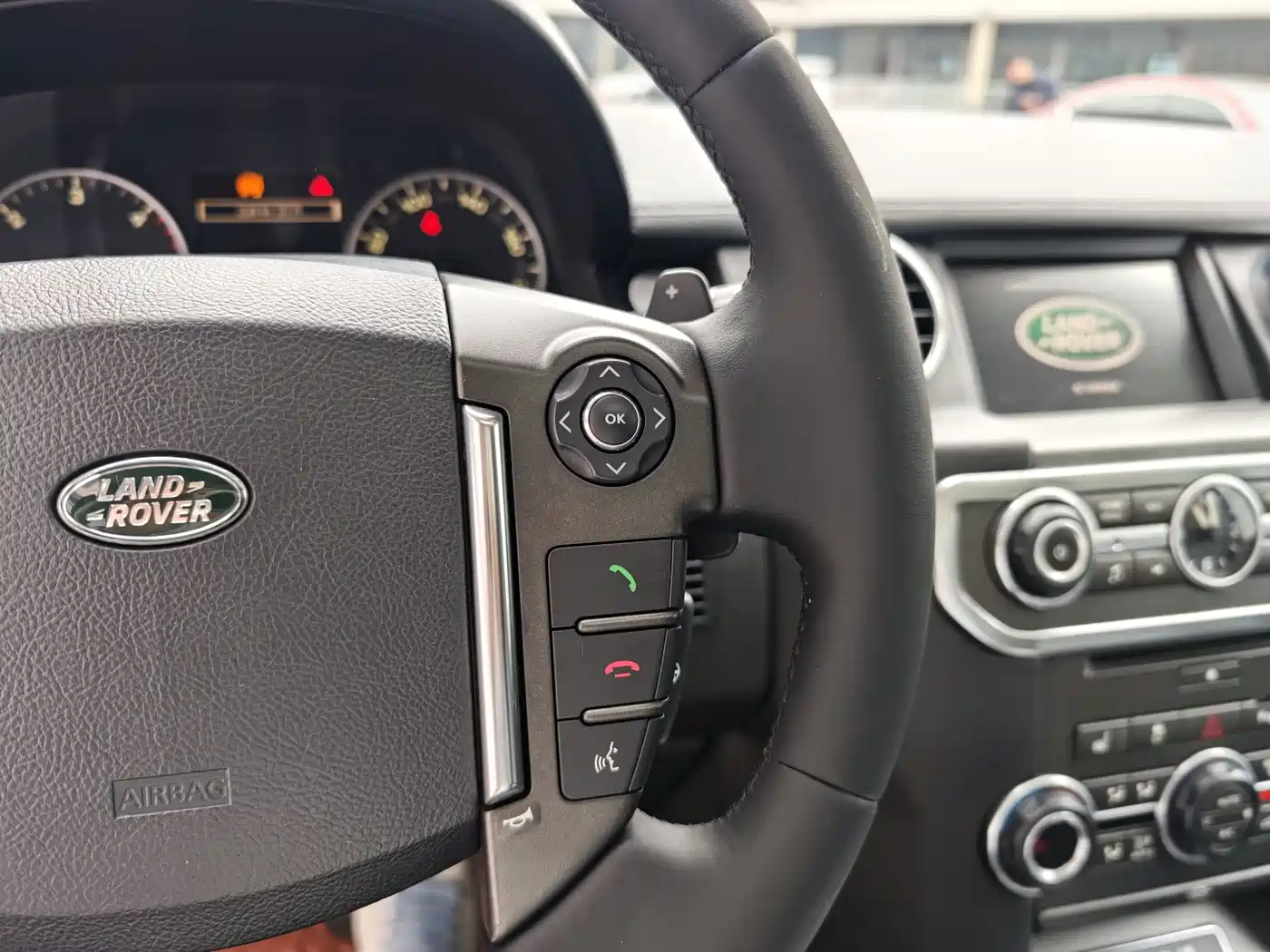 Land Rover Discovery 2015 3.0 SDV6 HSE Diesel фото 12