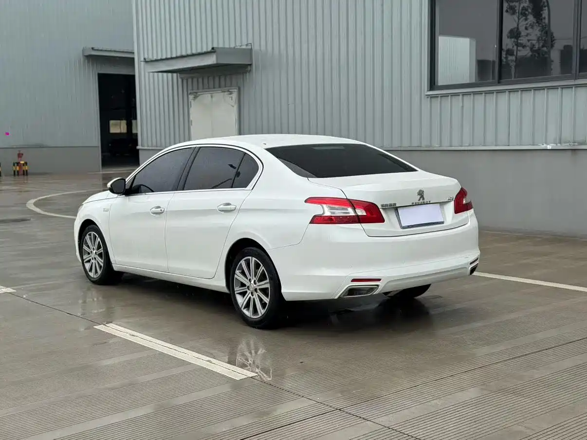 Peugeot 408 2016 1.6T Automatic Luxury Edition фото 4