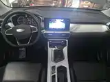 Фото 10 - Geely Coolray