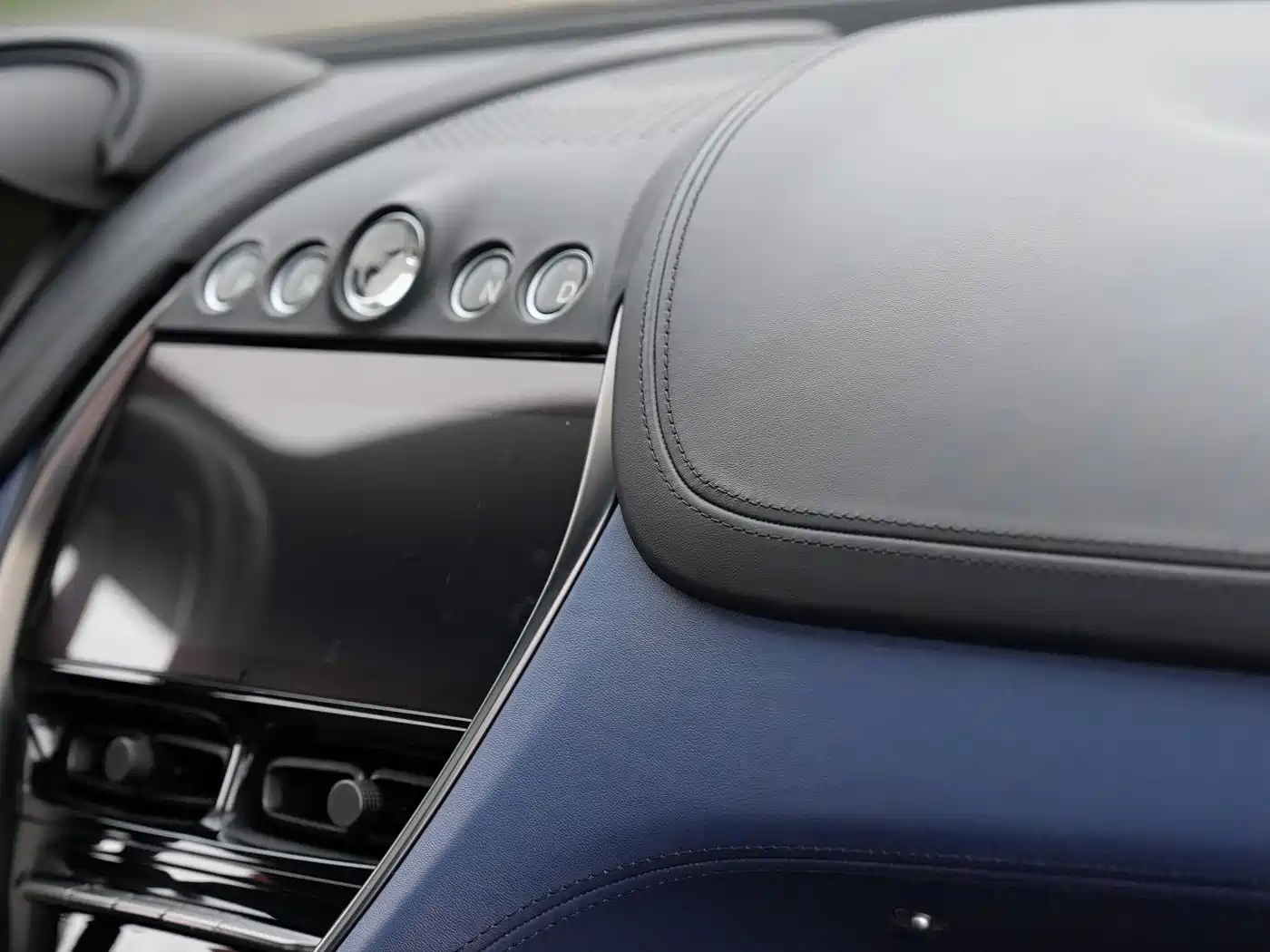 Aston Martin DBX 2022 2022 4.0T V8