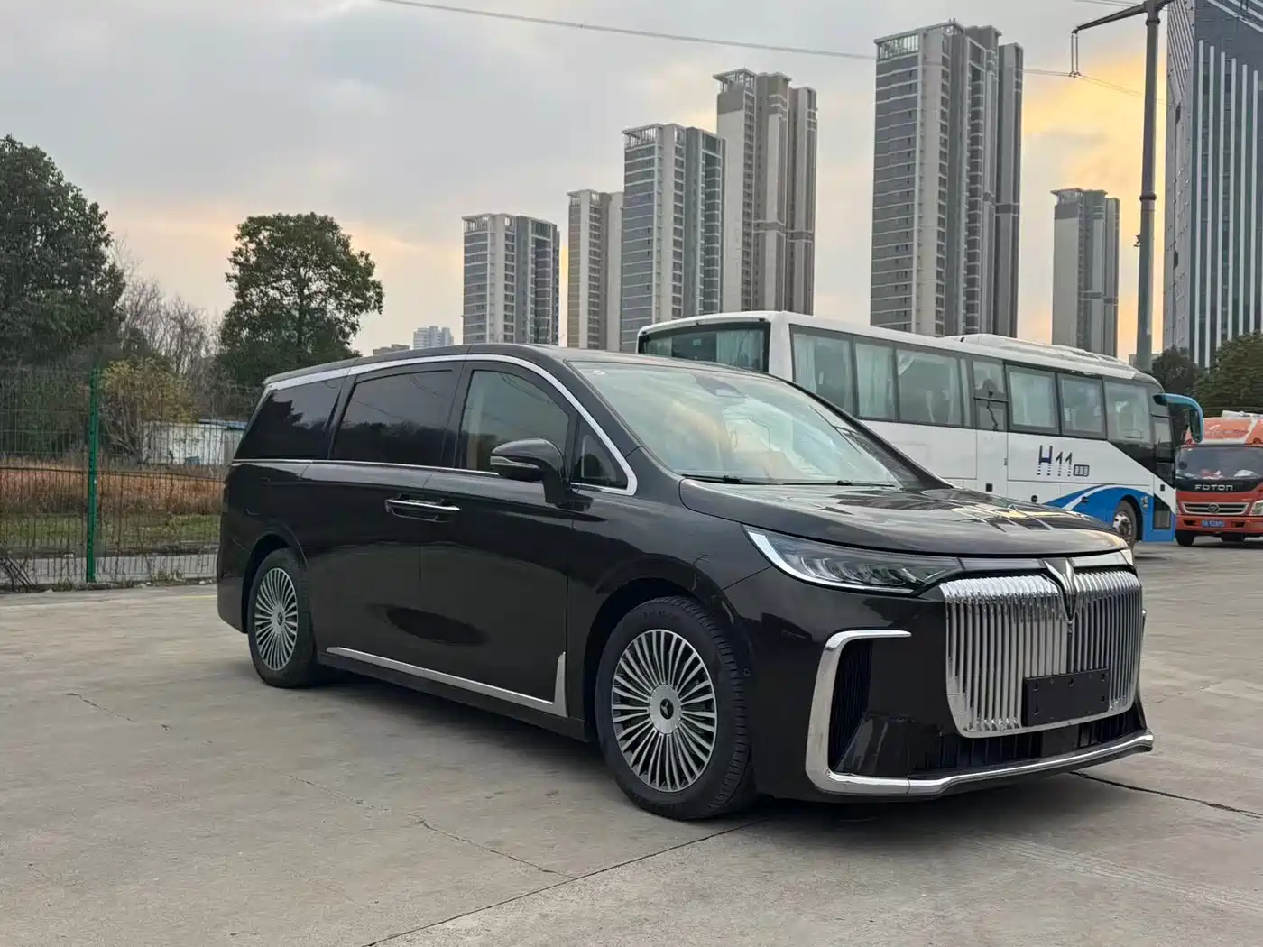 Voyah Auto Voyah Dreamer 2025 PHEV AWD Flagship Kunpeng Edition фото 3