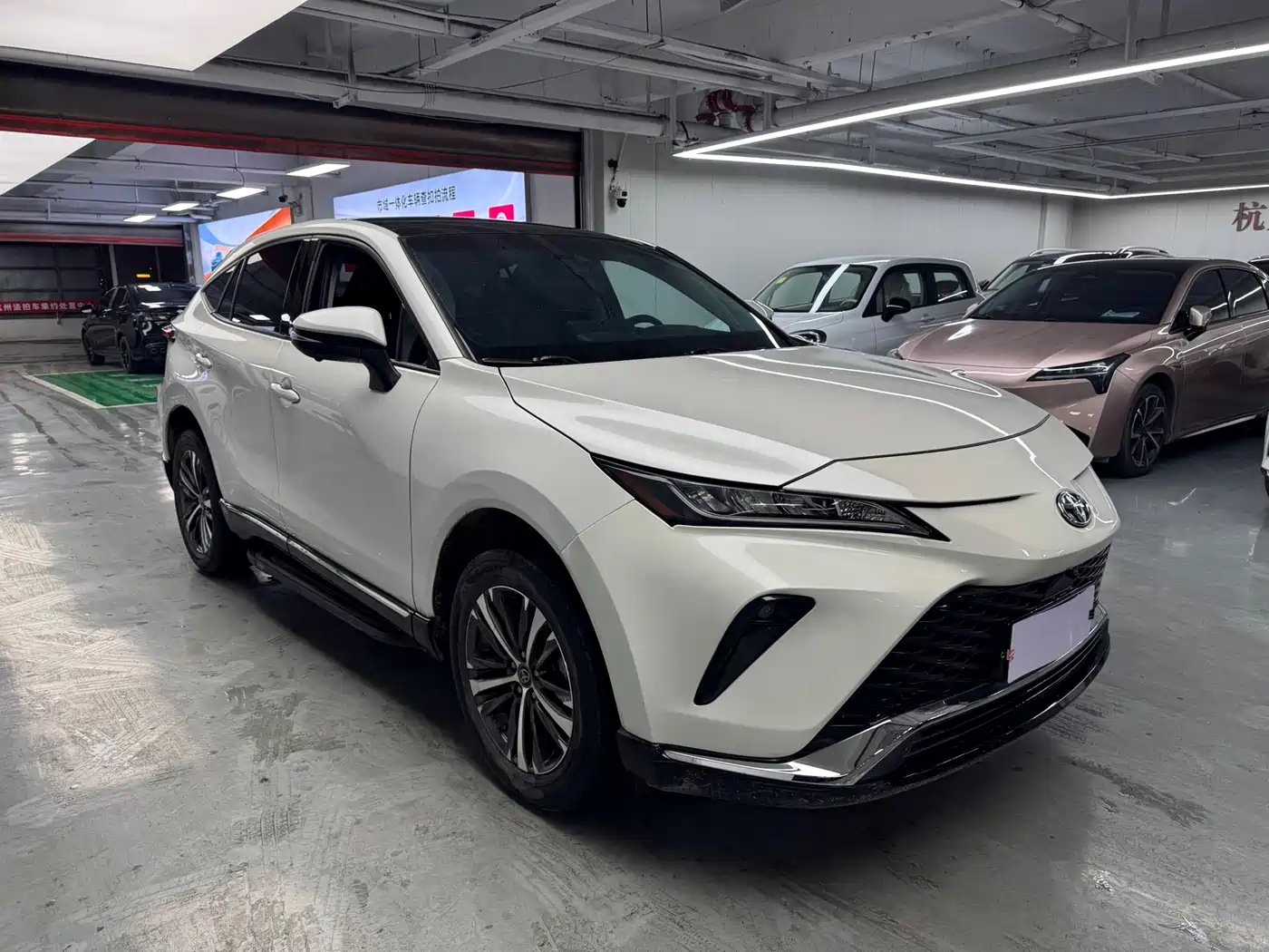 Toyota Venza 2022 2.0L CVT 2WD Luxury фото 3