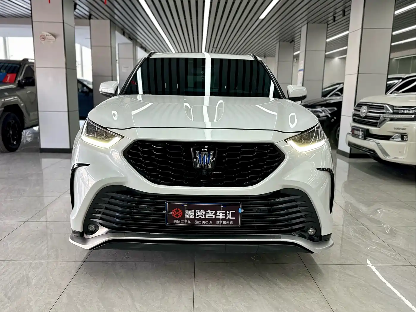 Toyota Crown Kluger 2022 2.5L HEV 4WD Premium Edition фото 7