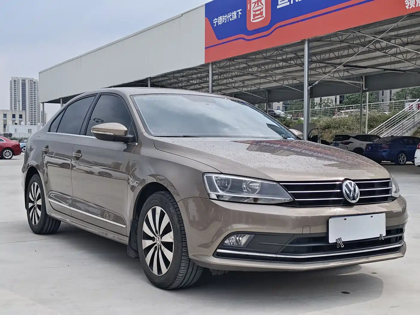 Volkswagen Sagitar 2017 1.6L Automatic Comfort фото 3