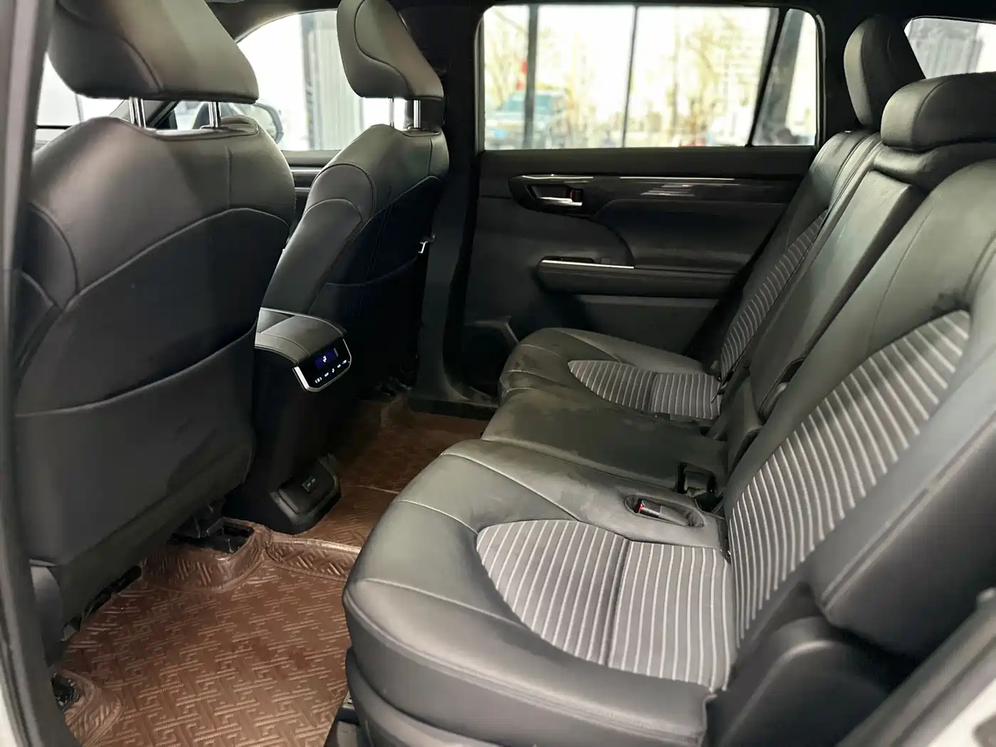 Toyota Crown Kluger 2022 2.5L HEV 4WD Premium Edition фото 5
