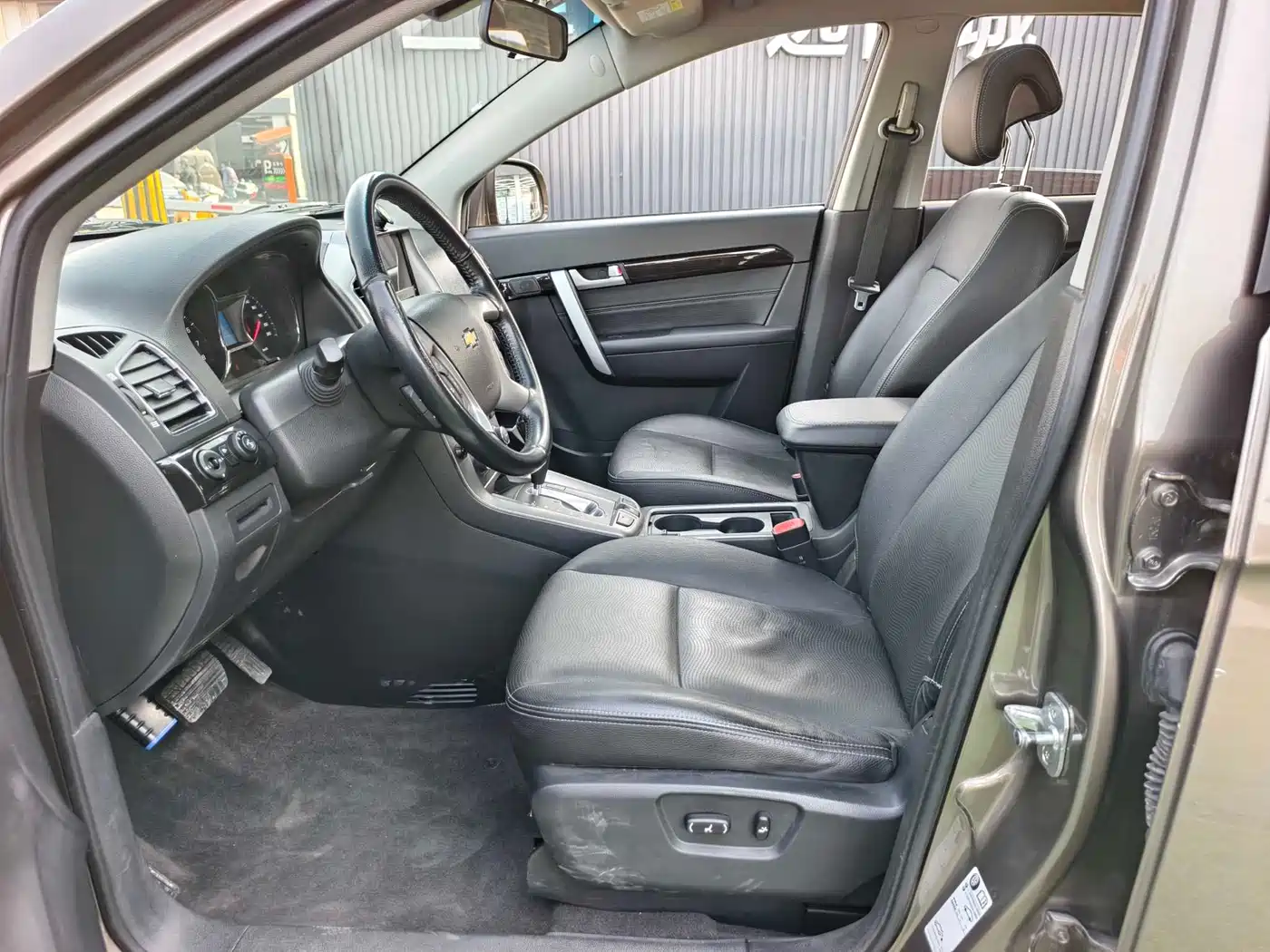 Chevrolet Captiva 2015 2.4L AWD Flagship 7-Seater фото 8