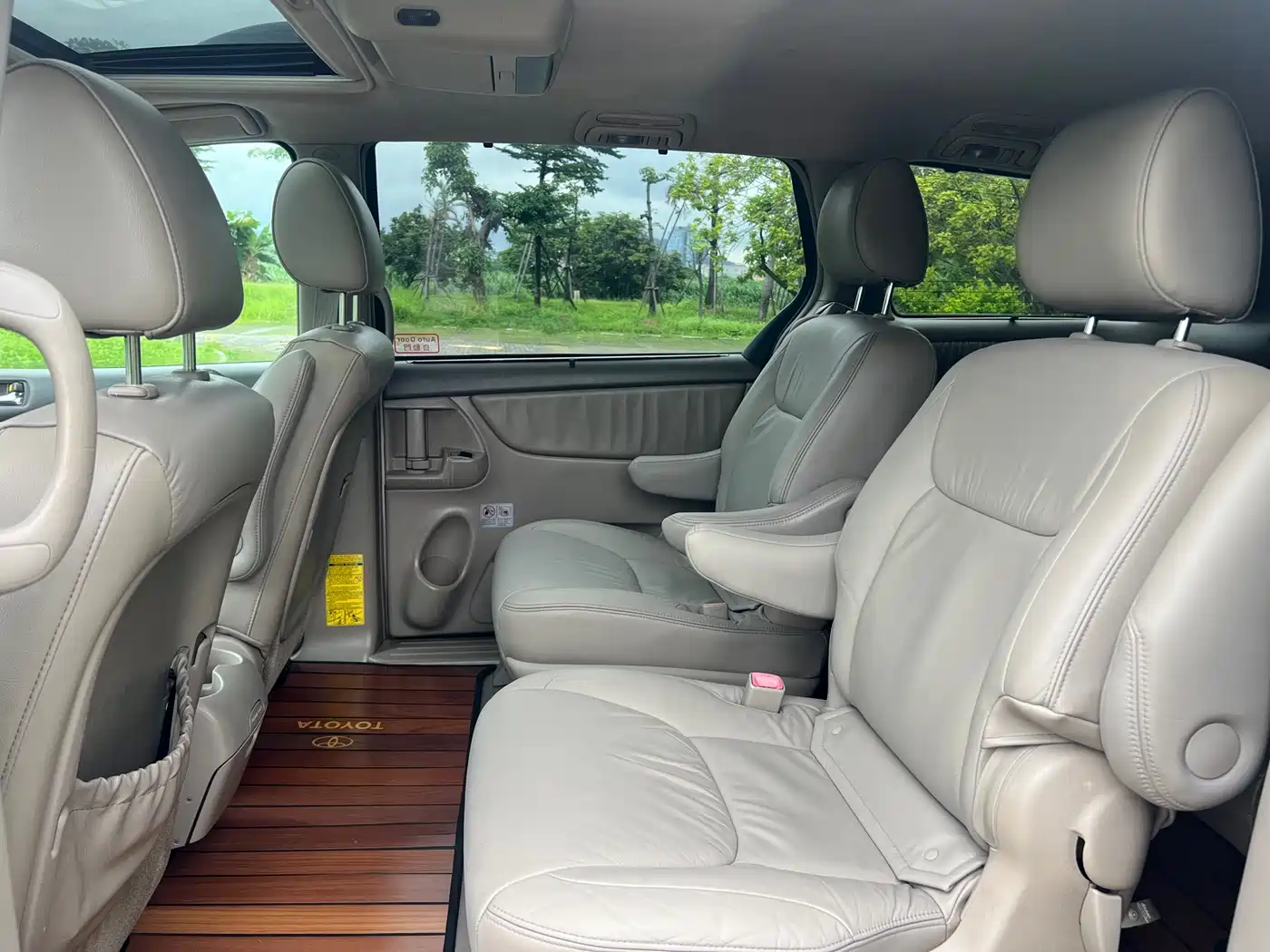 Toyota Sienna 2010 2009 Base Model