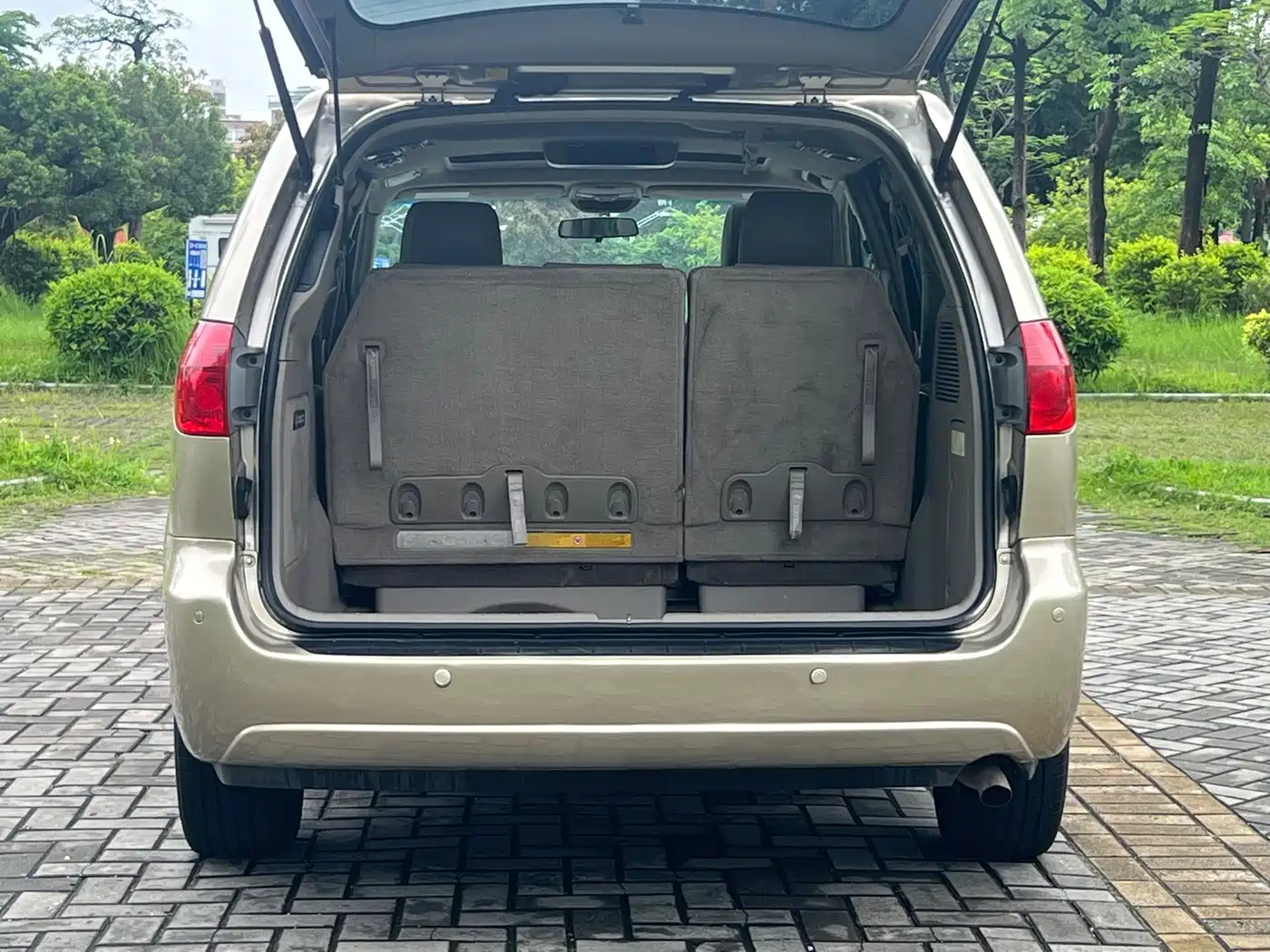 Toyota Sienna 2010 2009 Base Model