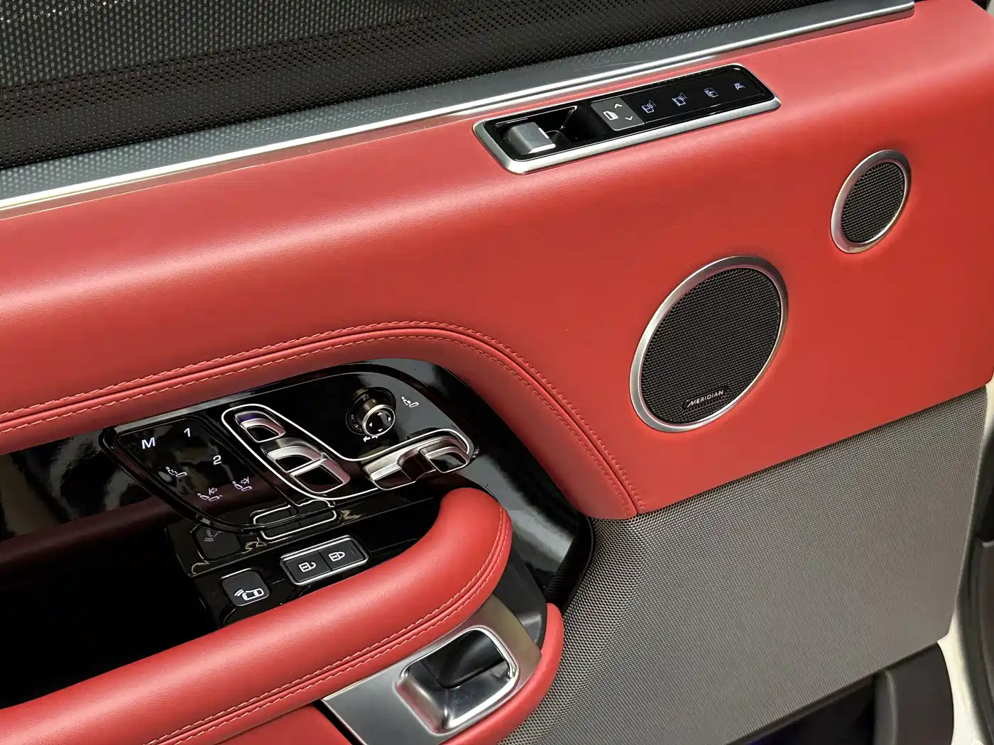 Land Rover Range Rover 2022 3.0 L6 400PS Prestige Genesis Extended Edition фото 27