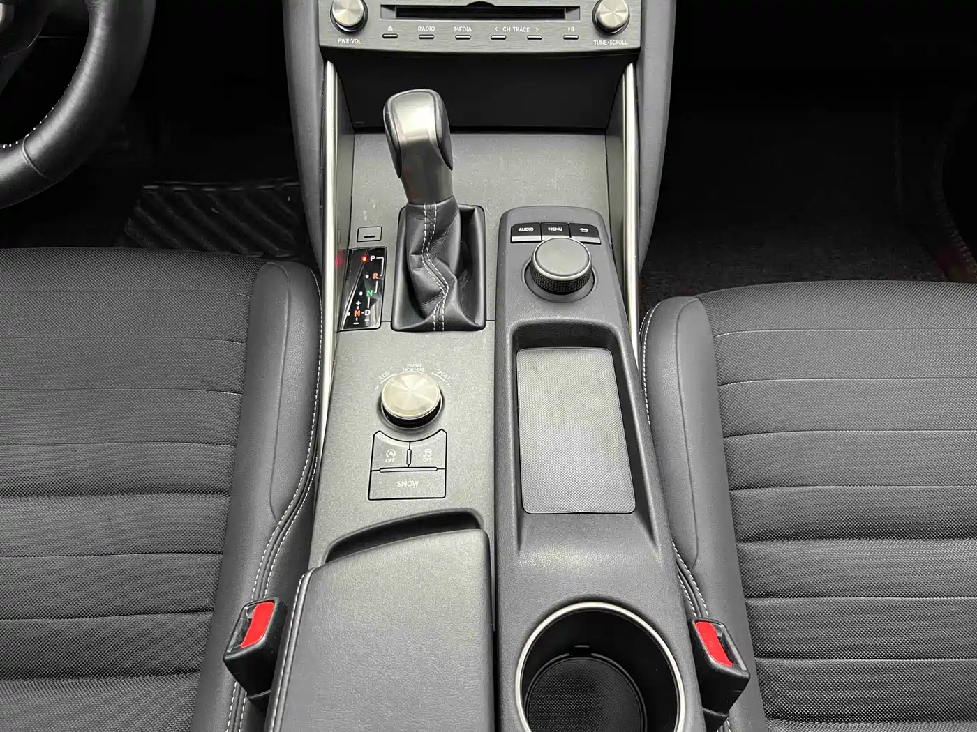 Lexus IS 2017 300 Leading Edition фото 20