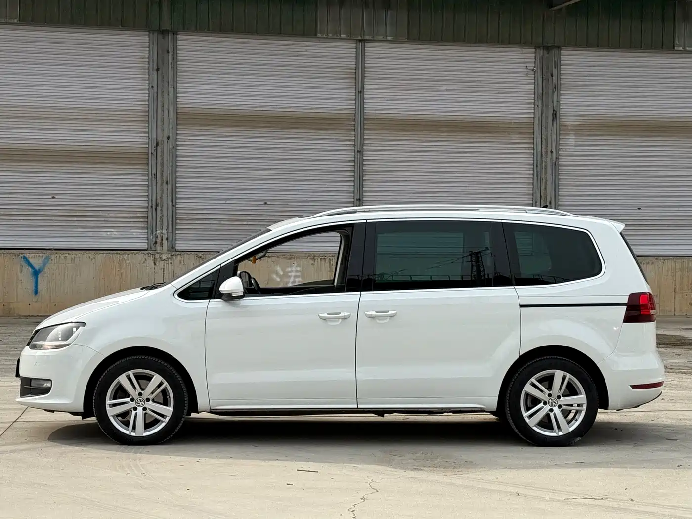 Volkswagen Sharan 2018 Facelift 380TSI Comfort 7-Seater фото 4