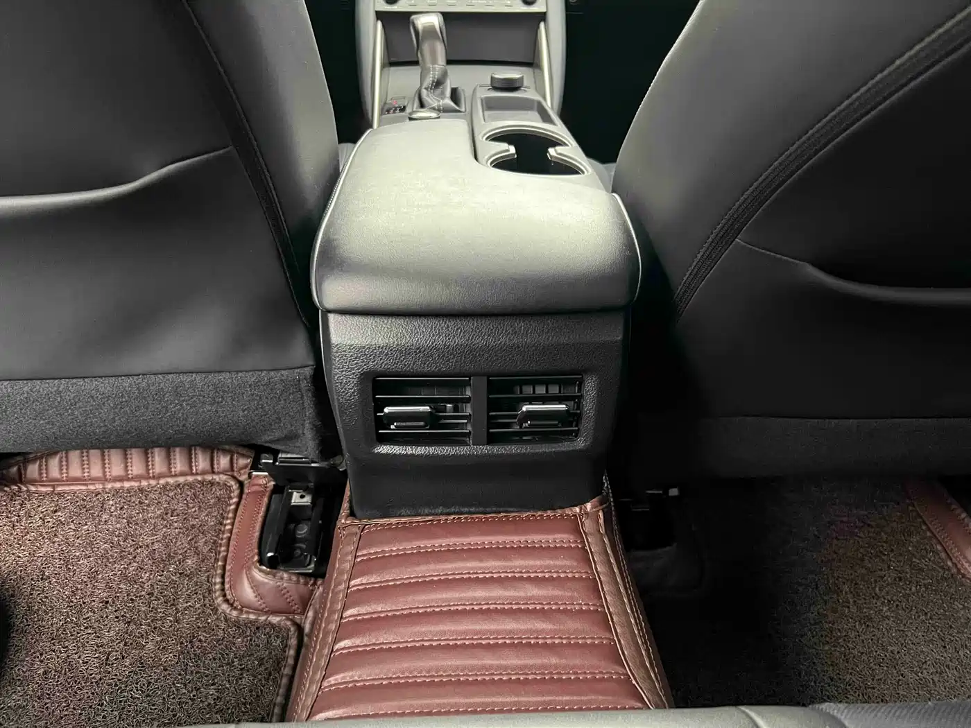 Lexus IS 2017 300 Leading Edition фото 27