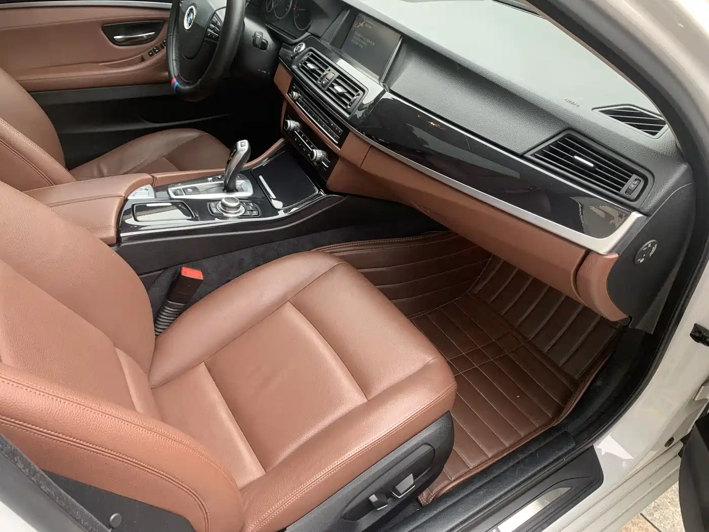 BMW 5 Series (Import) 2014 520i Classic фото 16