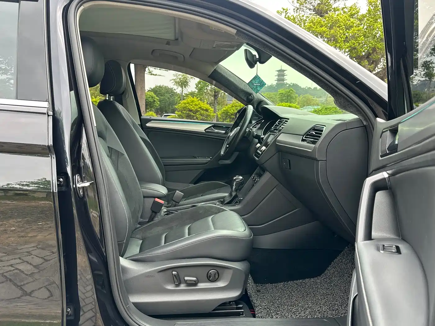 Volkswagen Tiguan L 2017 330TSI Automatic 2WD Luxury Edition фото 11