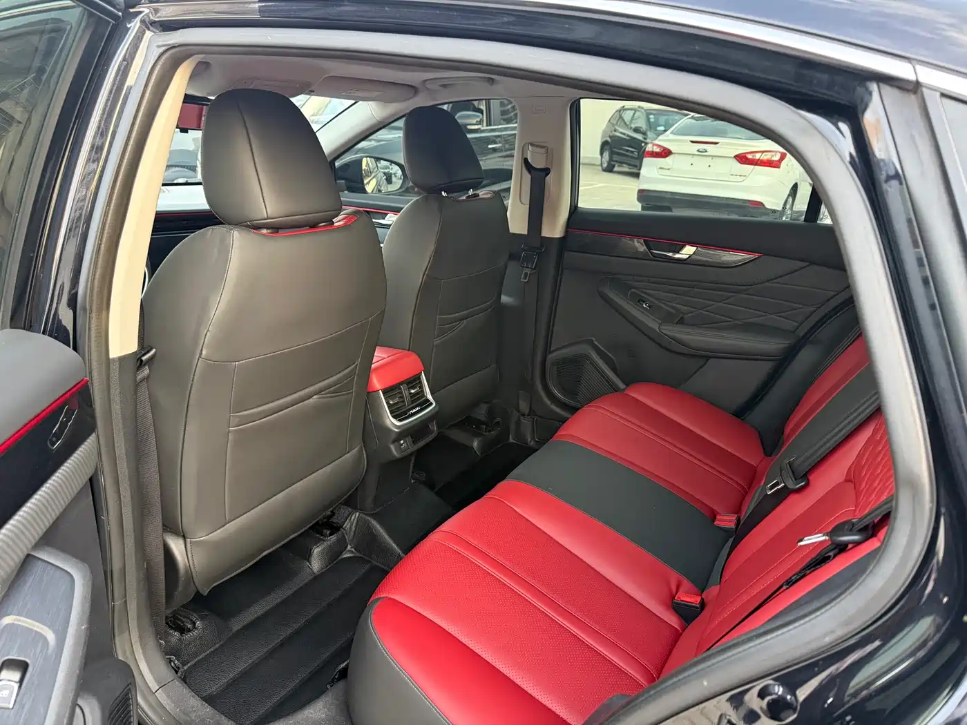 DONGFENG YI HYUN MAX