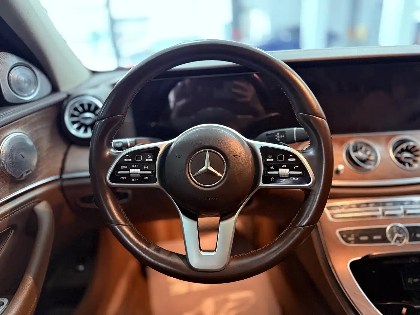 Mercedes-Benz E-Class 2019 E 300 L Fashion фото 14