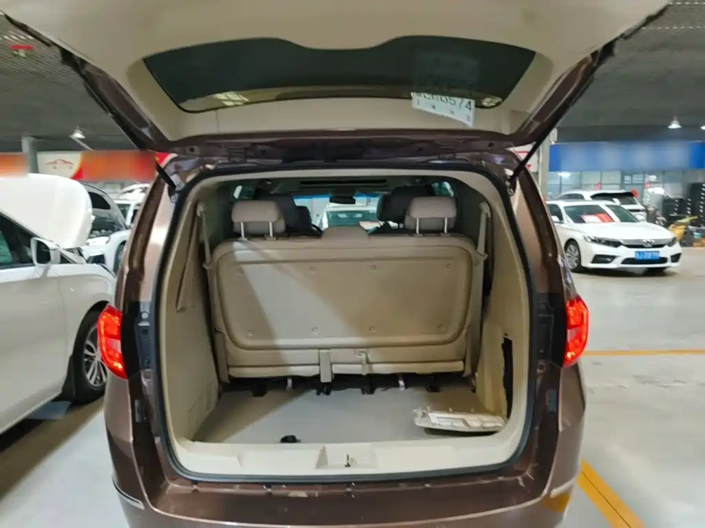 Фото 19 - Buick GL8