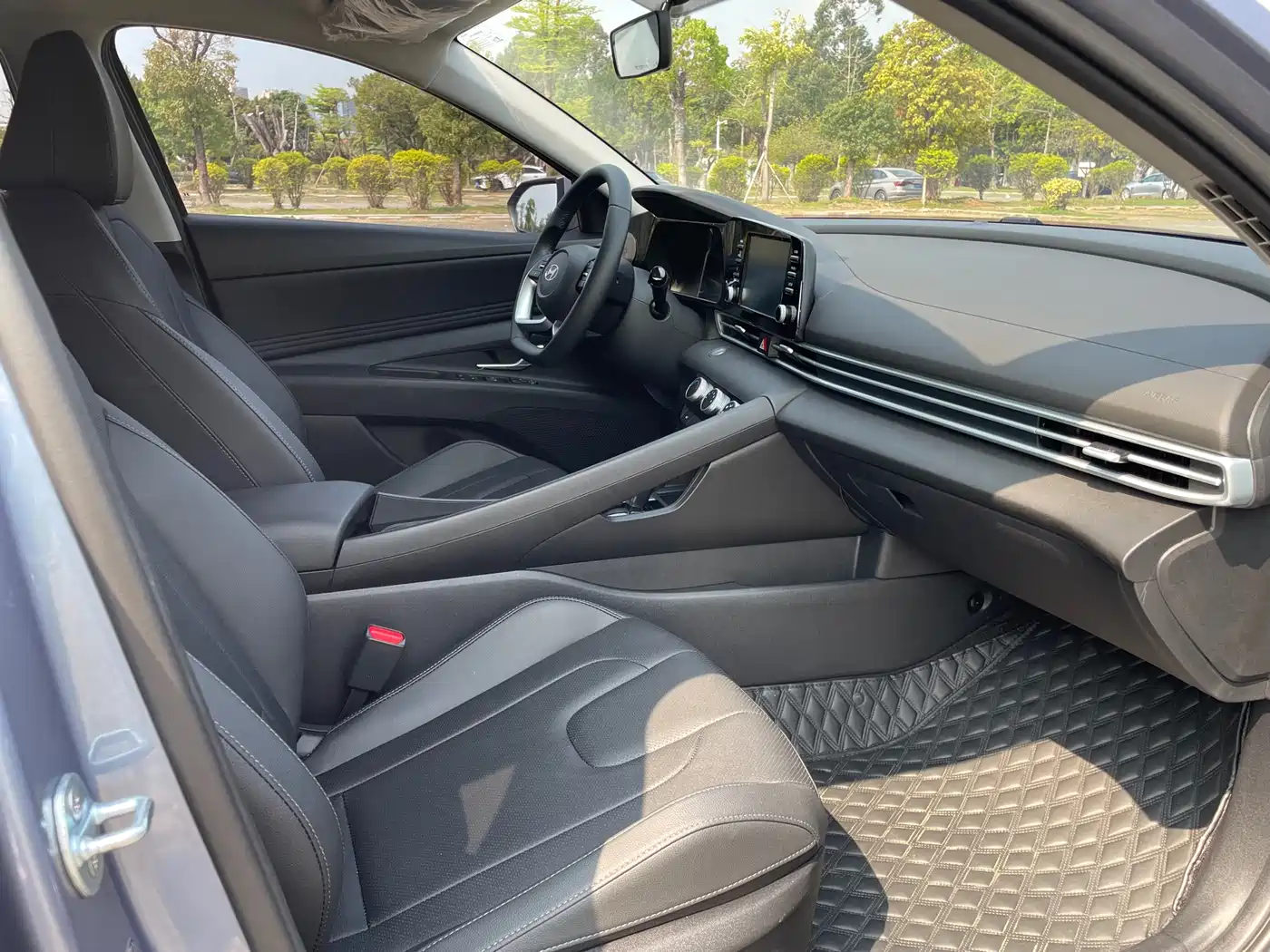 Hyundai Elantra 2023 1.5L CVT GLX Elite Edition фото 18