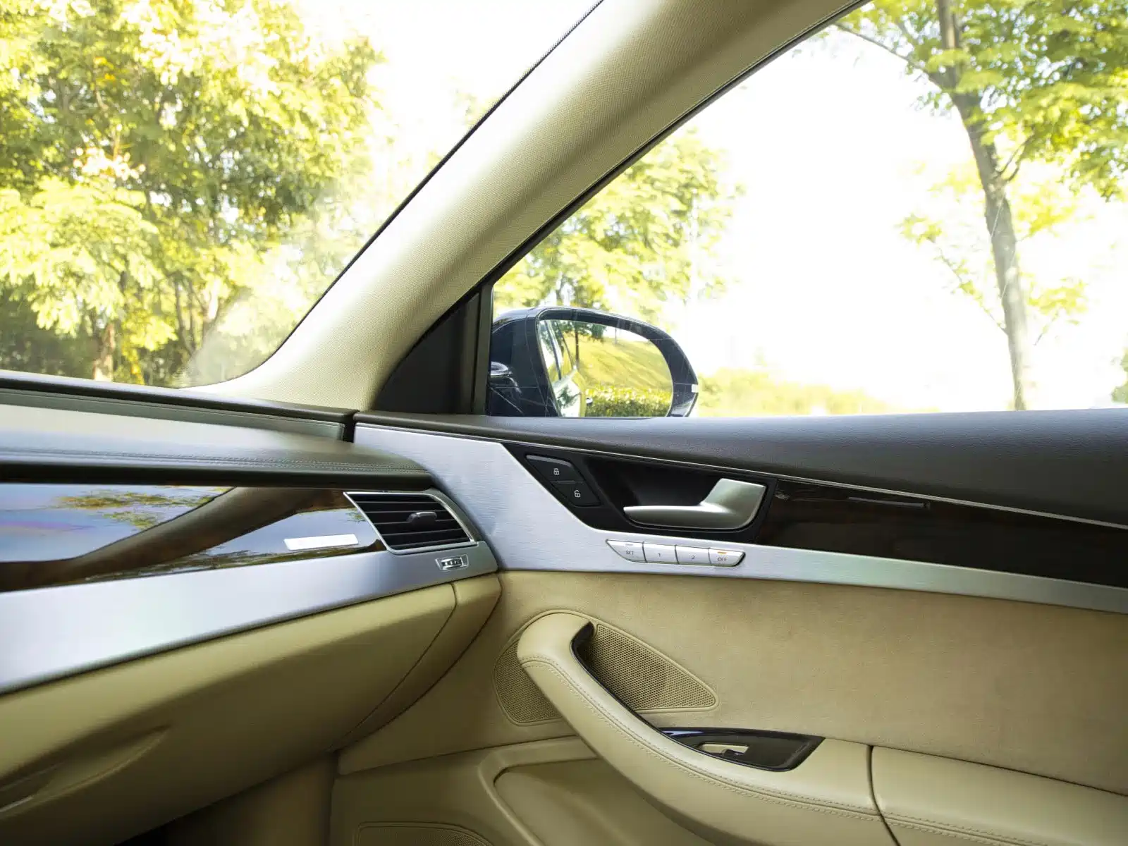 Photo 26 - Audi A8