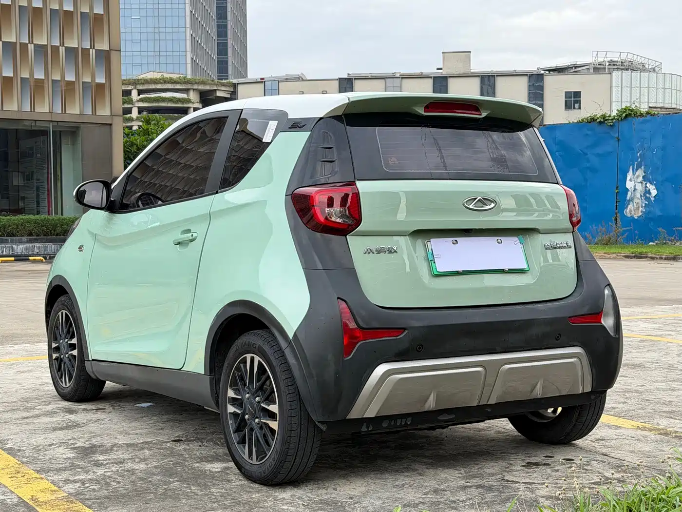 QQ New Energy Little Ant 2023 2022 Sweet Pink Edition Half Sugar Version LFP Lithium 30kW 301km